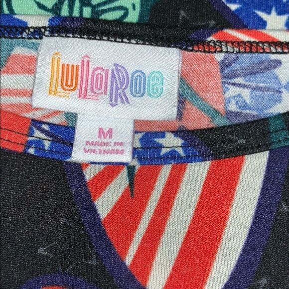 LuLaRoe unique print Statue of Liberty & bow tie - Picture 3 of 6